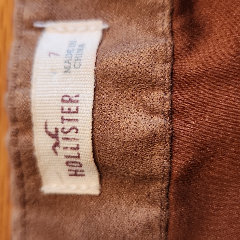 Hollister brand, brown suede skirt, Size 7 Juniors. - Picture 7 of 13